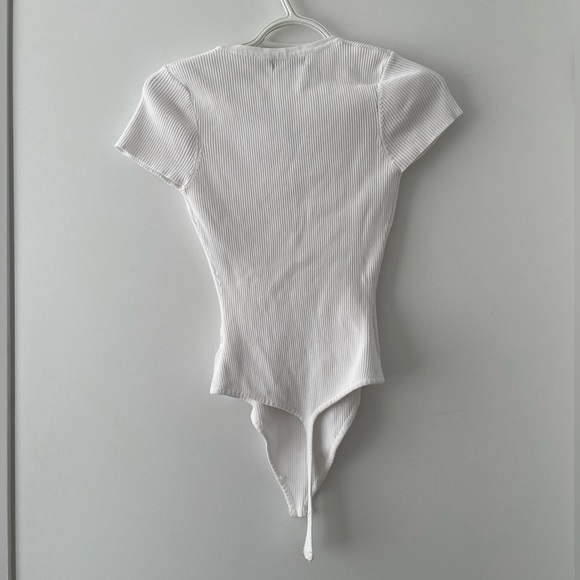 Jluxlabel White Short Sleeve Ribbed Henley Body Suit - size M/6 - Picture 2 of 6